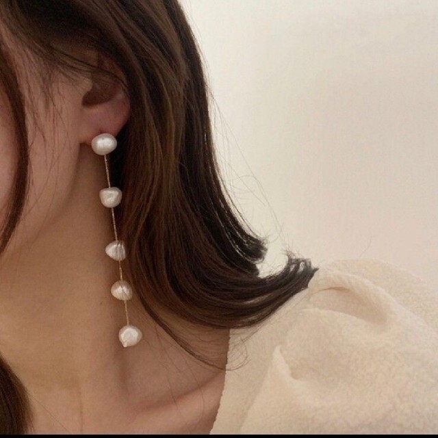 ☆淡水パール☆ バロックパール × ゴールド ロング チェーン 繊細 ピアス レディースのアクセサリー(ピアス)の商品写真