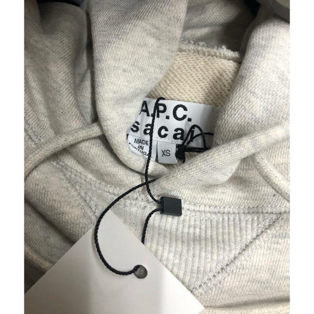 sacai(サカイ)のsacai A.P.C apc パーカー　スウェット　XS 新品未使用　サカイ レディースのトップス(トレーナー/スウェット)の商品写真