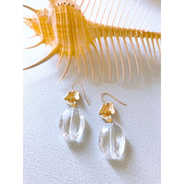 moussy(マウジー)の14kgfピアス♡ハイビスカス＆クリスタルタイプピアス♡イヤリング交換無料 レディースのアクセサリー(ピアス)の商品写真