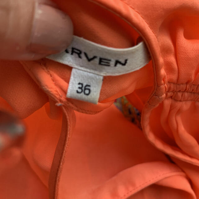 CARVEN(カルヴェン)のお値下げ中　Carven 36 トップスペイズリー柄 レディースのトップス(Tシャツ(半袖/袖なし))の商品写真