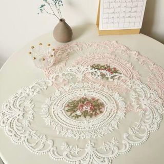 お値下げ　フラワー刺繍レース　テーブルクロス　マグコースター　ベージュ(テーブル用品)