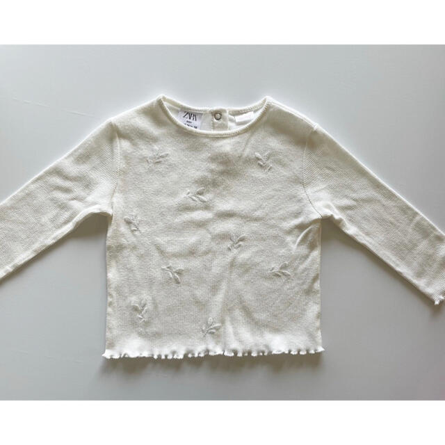 ZARA KIDS(ザラキッズ)の刺繍 入り リブ 編み トップス zara zarababy キッズ/ベビー/マタニティのキッズ服女の子用(90cm~)(Tシャツ/カットソー)の商品写真