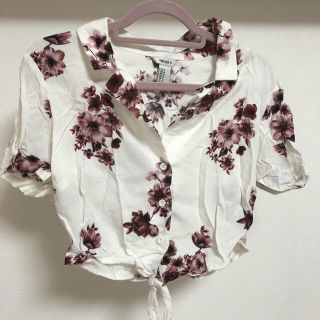 フォーエバートゥエンティーワン(FOREVER 21)の花柄シャツ(シャツ/ブラウス(半袖/袖なし))