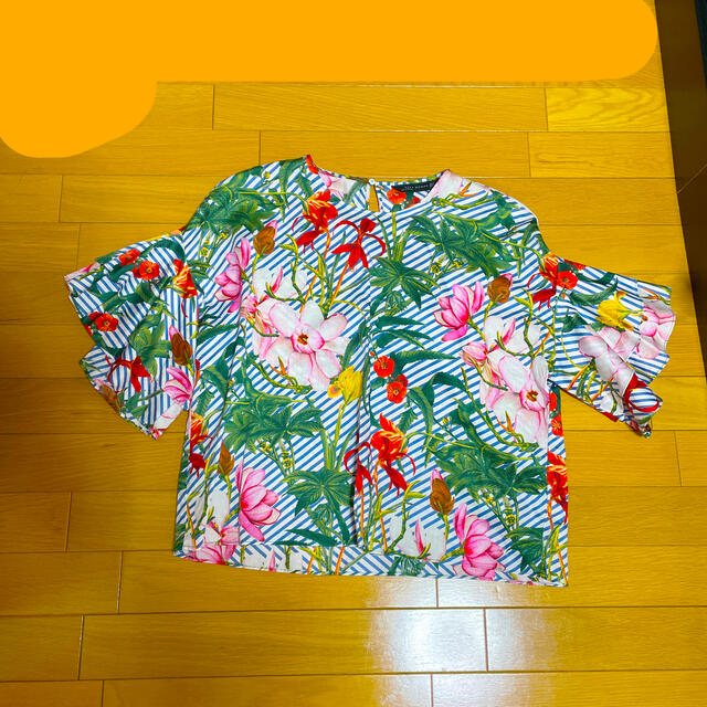 ZARA(ザラ)のZARA 花柄ブラウス レディースのトップス(シャツ/ブラウス(半袖/袖なし))の商品写真