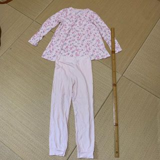 ユニクロ(UNIQLO)のUNIQLOパジャマ　花柄　ピンク色☆中古品　M125〜135(パンツ/スパッツ)