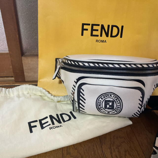 FENDI(フェンディ)のFENDI ボディーバッグ　土曜日限定！大幅値下げ メンズのバッグ(ボディーバッグ)の商品写真