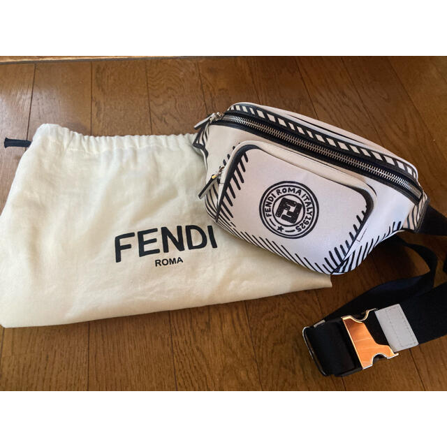 FENDI(フェンディ)のFENDI ボディーバッグ　土曜日限定！大幅値下げ メンズのバッグ(ボディーバッグ)の商品写真