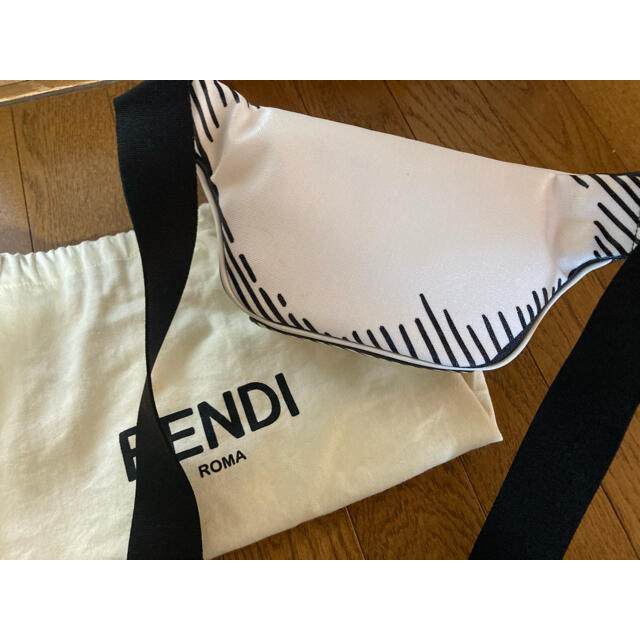 FENDI(フェンディ)のFENDI ボディーバッグ　土曜日限定！大幅値下げ メンズのバッグ(ボディーバッグ)の商品写真