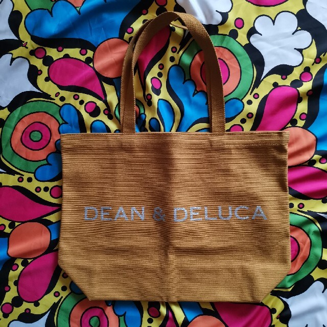 DEAN & DELUCA(ディーンアンドデルーカ)のDEAN&DELUCA チャリティートート2020キャラメルイエロー　Lサイズ レディースのバッグ(トートバッグ)の商品写真