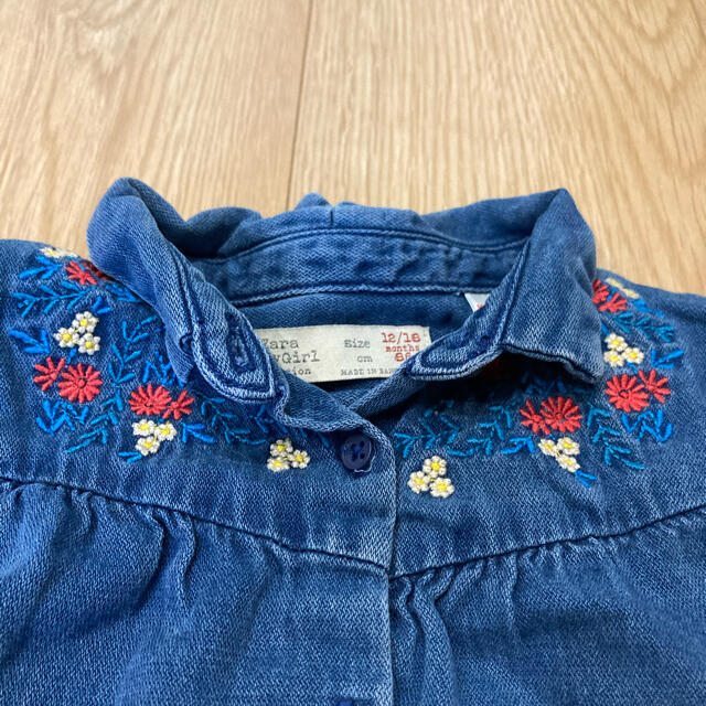 ZARA(ザラ)のZara baby 刺繍 デニムシャツ 80 90 トップス 春服 キッズ/ベビー/マタニティのベビー服(~85cm)(シャツ/カットソー)の商品写真