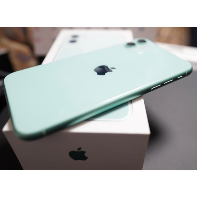 Apple(アップル)のiPhone11 グリーン 128㎇  SIMロック解除済み スマホ/家電/カメラのスマートフォン/携帯電話(スマートフォン本体)の商品写真