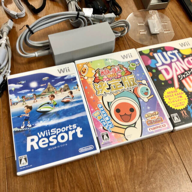 Wii本体　ソフト3枚　状態良好 エンタメ/ホビーのゲームソフト/ゲーム機本体(家庭用ゲーム機本体)の商品写真