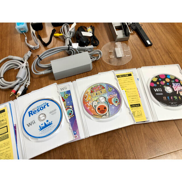 Wii本体　ソフト3枚　状態良好 エンタメ/ホビーのゲームソフト/ゲーム機本体(家庭用ゲーム機本体)の商品写真
