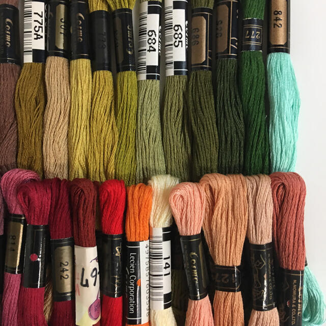 OLYMPUS(オリンパス)のコスモ刺繍糸50色50本　D ハンドメイドの素材/材料(生地/糸)の商品写真