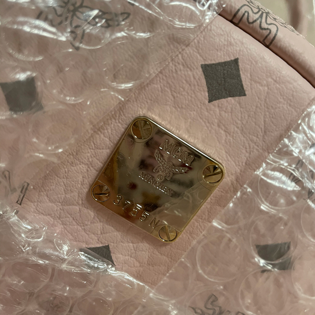 MCM(エムシーエム)の［24時間以内発送］MCMリュック ピンク Sサイズ レディースのバッグ(リュック/バックパック)の商品写真