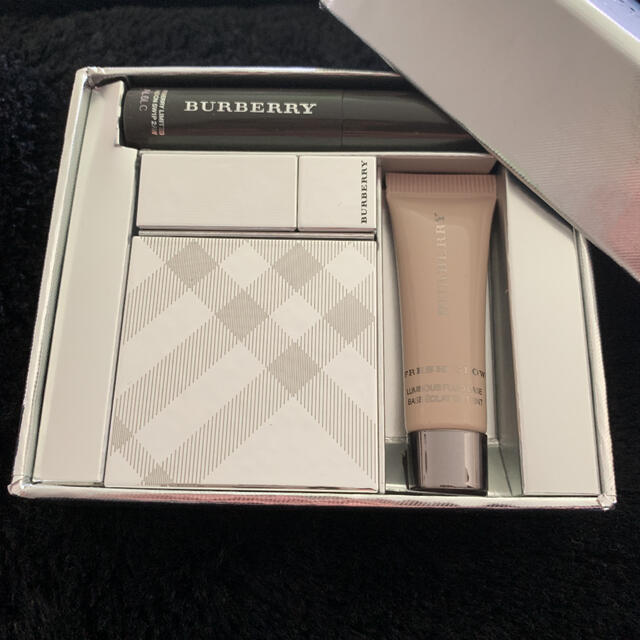 BURBERRY(バーバリー)のBURBERRY FESTIVE BEAUTY BOX コスメ/美容のキット/セット(コフレ/メイクアップセット)の商品写真