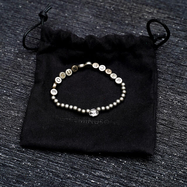 PEACEMINUSONE(ピースマイナスワン)のpeaceminusone ALPHABET BRACELET メンズのアクセサリー(ブレスレット)の商品写真