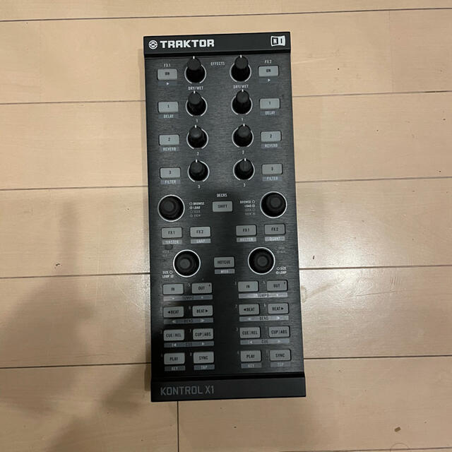 NATIVE INSTRUMENTS TRAKTOR KONTROL X1 楽器のDJ機器(DJコントローラー)の商品写真