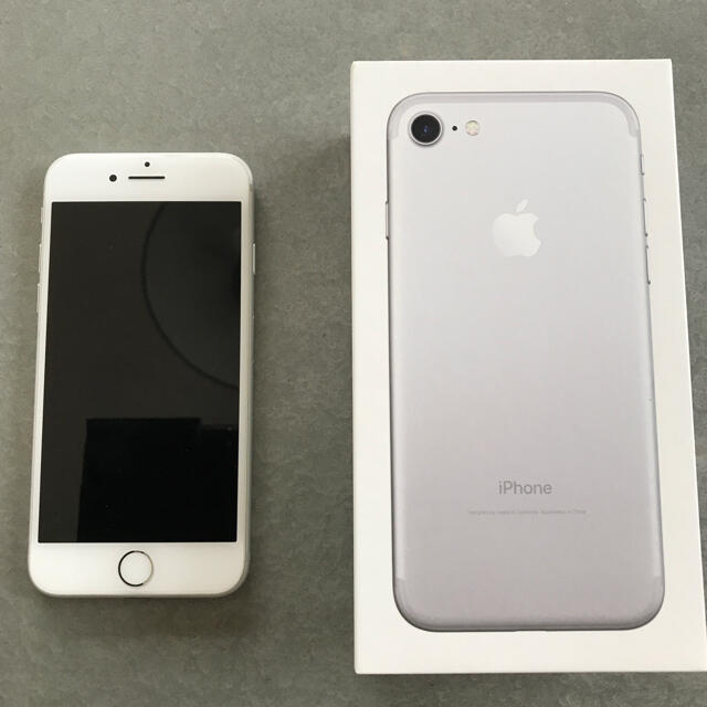 Docomo iPhone7 32G SIMロック解除済み シルバー