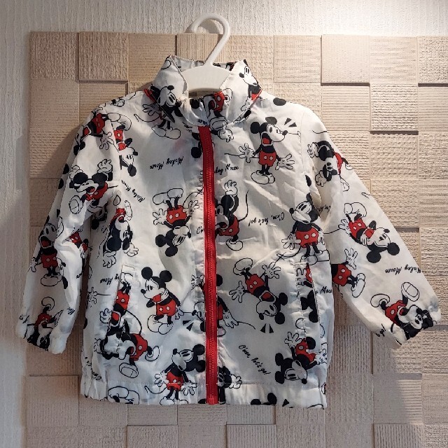 Mickeyウインドブレーカー　90センチ キッズ/ベビー/マタニティのキッズ服男の子用(90cm~)(ジャケット/上着)の商品写真