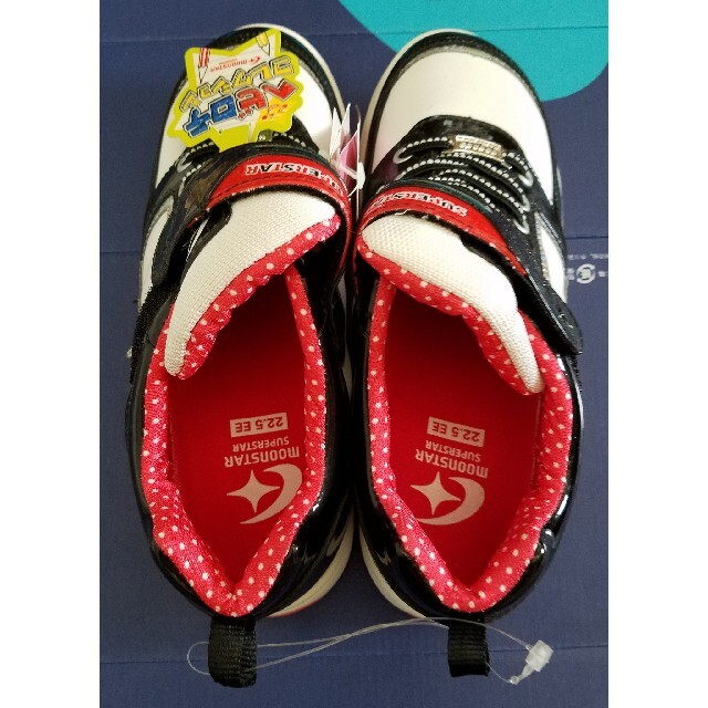MOONSTAR (ムーンスター)のバネのチカラ　運動靴　22.5cm　女の子 キッズ/ベビー/マタニティのキッズ靴/シューズ(15cm~)(スニーカー)の商品写真