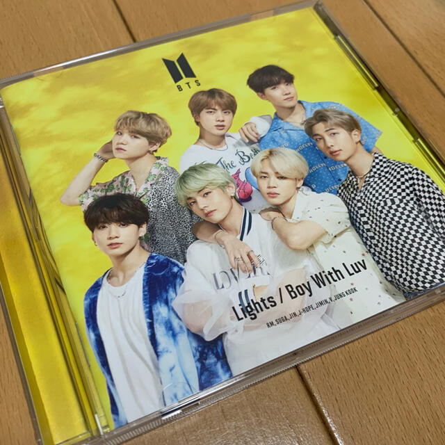 防弾少年団(BTS)(ボウダンショウネンダン)のBTS [Lights/Boy With Luv] 5形態セット＋トレカ エンタメ/ホビーのCD(K-POP/アジア)の商品写真