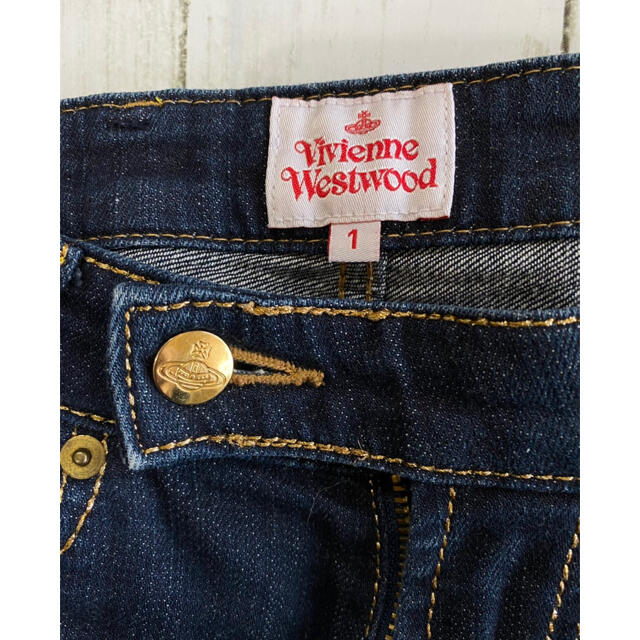 Vivienne Westwood(ヴィヴィアンウエストウッド)のヴィヴィアン　ウエストウッド　オーブ刺繍デニム　 レディースのパンツ(デニム/ジーンズ)の商品写真