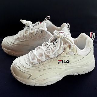 フィラ(FILA)のスニーカー　FILA　白　(スニーカー)