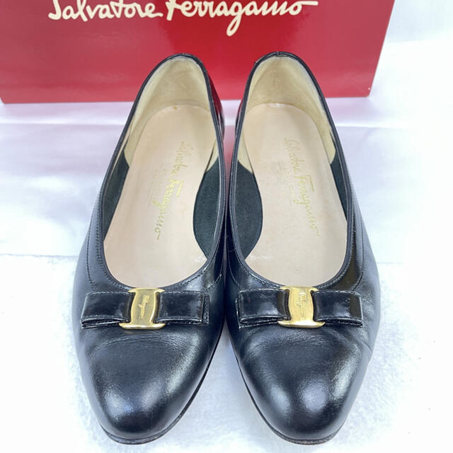 Salvatore Ferragamo(サルヴァトーレフェラガモ)の【良品】フェラガモ ヴァラ リボン フラットシューズ フラットパンプス レザー レディースの靴/シューズ(ハイヒール/パンプス)の商品写真