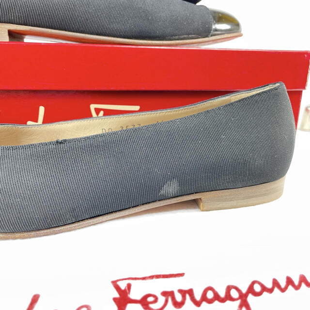 Salvatore Ferragamo(サルヴァトーレフェラガモ)の専用✴︎フェラガモ ヴァラ エナメル 切り返し フラットシューズ フラット レディースの靴/シューズ(ハイヒール/パンプス)の商品写真