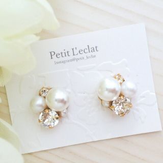 ホワイトpearl×クリスタルスワロフスキーbijouピアス(イヤリング)