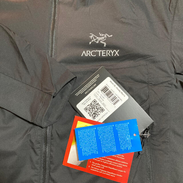 ARC'TERYX(アークテリクス)の【新品】アークテリクス アトムSLフーディ メンズM ブラック メンズのジャケット/アウター(ナイロンジャケット)の商品写真