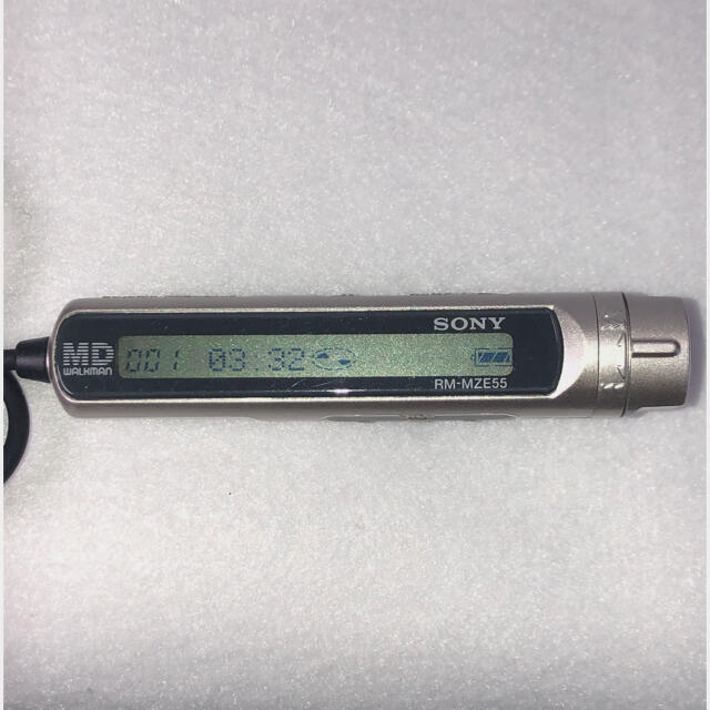 SONY(ソニー)のMDウォークマン MZ-E55 スマホ/家電/カメラのオーディオ機器(ポータブルプレーヤー)の商品写真