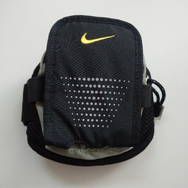 NIKE(ナイキ)のNIKE アームポーチ スポーツ/アウトドアのランニング(その他)の商品写真