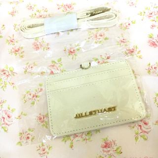 ジルスチュアート(JILLSTUART)の【新品】ジルスチュアート♡パスケース♡IDホルダー(名刺入れ/定期入れ)