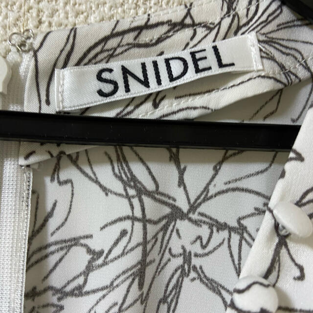 SNIDEL(スナイデル)のラインフラワーウエストギャザーワンピース レディースのワンピース(ロングワンピース/マキシワンピース)の商品写真