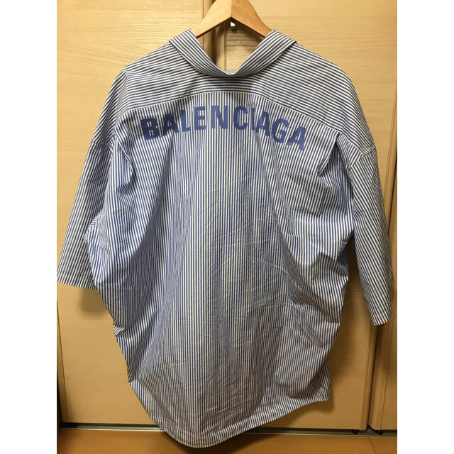 Balenciaga(バレンシアガ)のBALENCIAGA バレンシアガ バッグロゴ ストライプ  半袖シャツ レディースのトップス(シャツ/ブラウス(半袖/袖なし))の商品写真