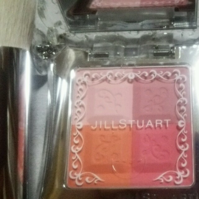 JILLSTUART(ジルスチュアート)の未使用ジルチークブラシ付き コスメ/美容のベースメイク/化粧品(チーク)の商品写真