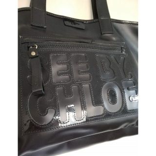 シーバイクロエ(SEE BY CHLOE)の【美品】SEE BY CHLOE（シーバイクロエ） エナメルトートバッグ ジップ(トートバッグ)