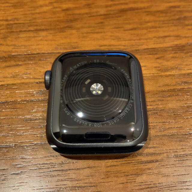 Apple Watch(アップルウォッチ)の《美品》Apple Watch Nike SE（GPSモデル）- 40mm メンズの時計(腕時計(デジタル))の商品写真