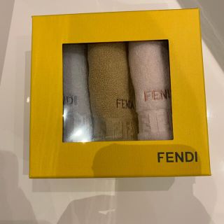 フェンディ(FENDI)の新品　fendi タオルハンカチ 3枚セット　箱付き(ハンカチ)