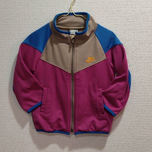 NIKE(ナイキ)のNIKE　100 キッズ/ベビー/マタニティのキッズ服男の子用(90cm~)(ジャケット/上着)の商品写真