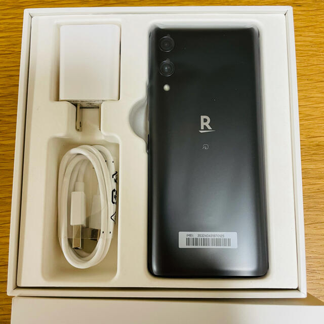 Rakuten(ラクテン)の【新品未使用】Rakuten Hand ブラック スマホ/家電/カメラのスマートフォン/携帯電話(スマートフォン本体)の商品写真