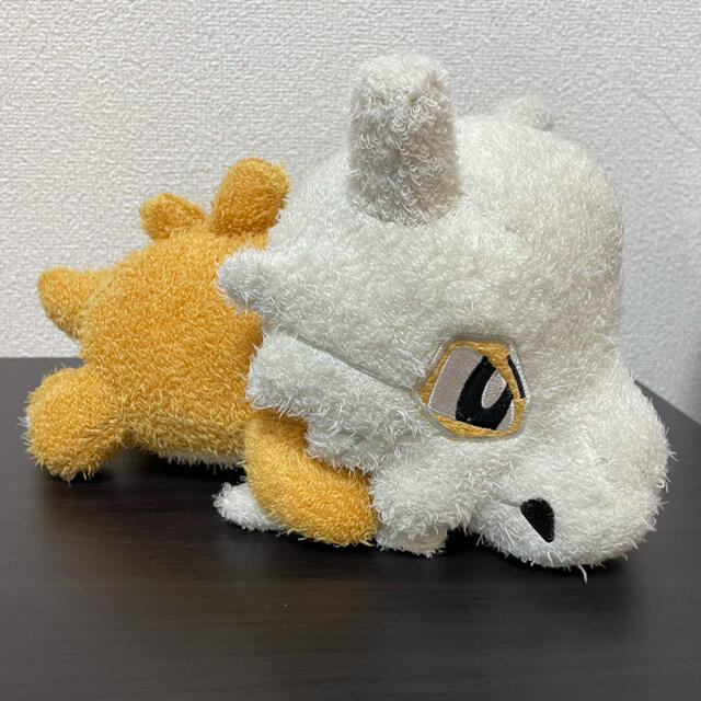 ポケモン(ポケモン)のポケットモンスター くつろぎタイム でっかいぬいぐるみ　カラカラ エンタメ/ホビーのおもちゃ/ぬいぐるみ(キャラクターグッズ)の商品写真