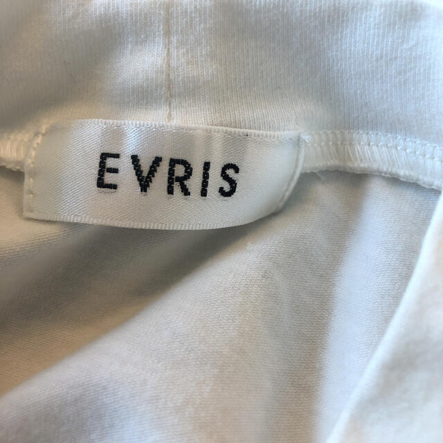 EVRIS(エヴリス)の【ほぼ新品】EVRIS オープンショルダーチョーカーネック レディースのトップス(Tシャツ(半袖/袖なし))の商品写真