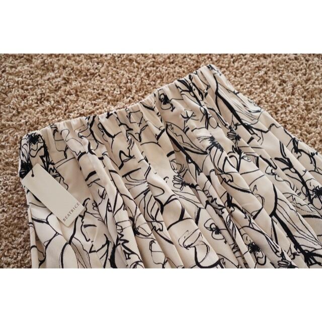 IENA(イエナ)の2021SS ベアトリス ラインフラワー ロングスカート snidel イエナ レディースのスカート(ロングスカート)の商品写真