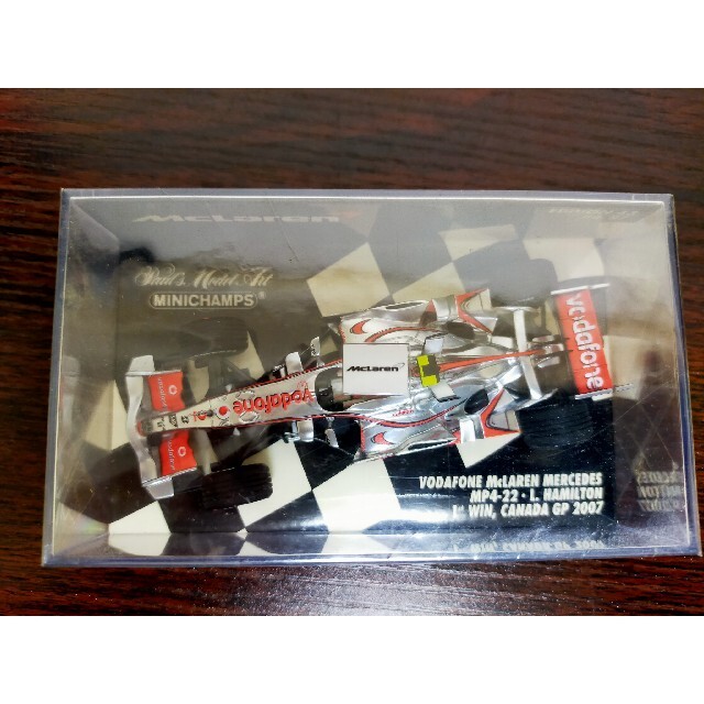 Maclaren(マクラーレン)のMINICHAMPS マクラーレンメルセデス MP4-22 エンタメ/ホビーのおもちゃ/ぬいぐるみ(ミニカー)の商品写真