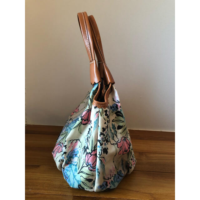 ANNA SUI(アナスイ)のANNA SUI フラワープリント　ハンドバッグ レディースのバッグ(ハンドバッグ)の商品写真