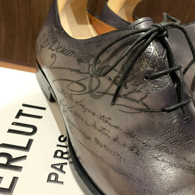 Berluti(ベルルッティ)の【希少】半額以下　ベルルッティ  アレッサンドロ　カリグラフィ　ツリー付き メンズの靴/シューズ(ドレス/ビジネス)の商品写真