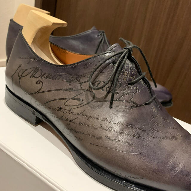 Berluti(ベルルッティ)の【希少】半額以下　ベルルッティ  アレッサンドロ　カリグラフィ　ツリー付き メンズの靴/シューズ(ドレス/ビジネス)の商品写真